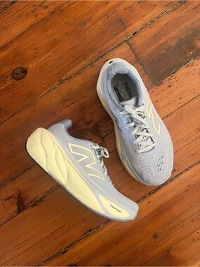 New Balance Fresh Foam More V5 Women's Running Shoes - Light Blue Size 8.5
